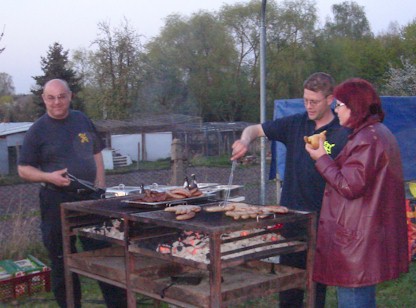Der Wehrführer am Grill